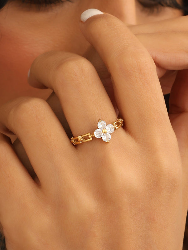 Luna Clover Ring