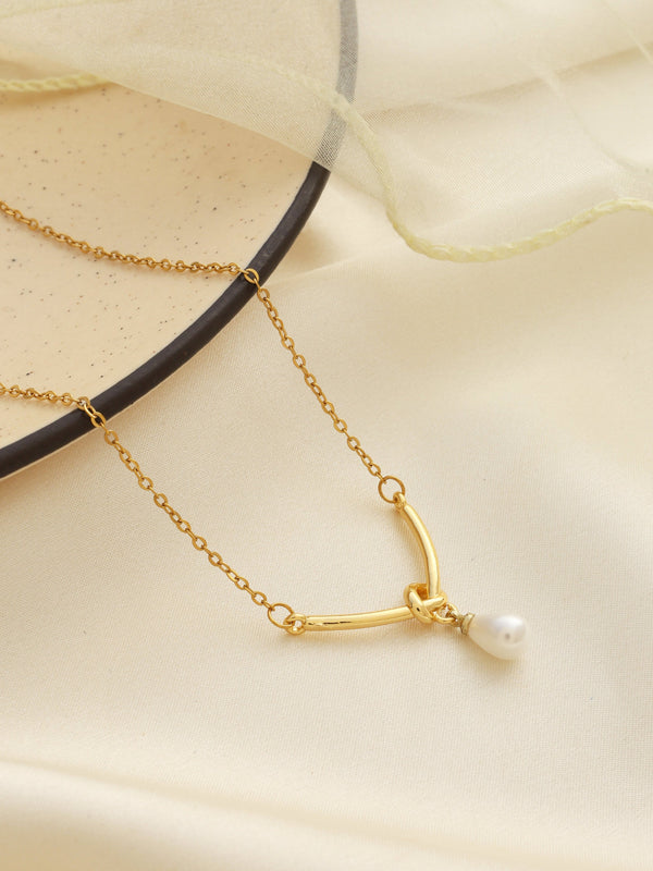 Twisted Pearl Pendant Necklace