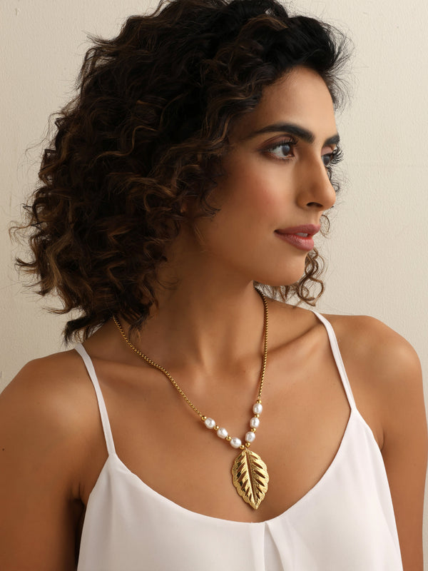 Klissaa Golden Leaf Necklace
