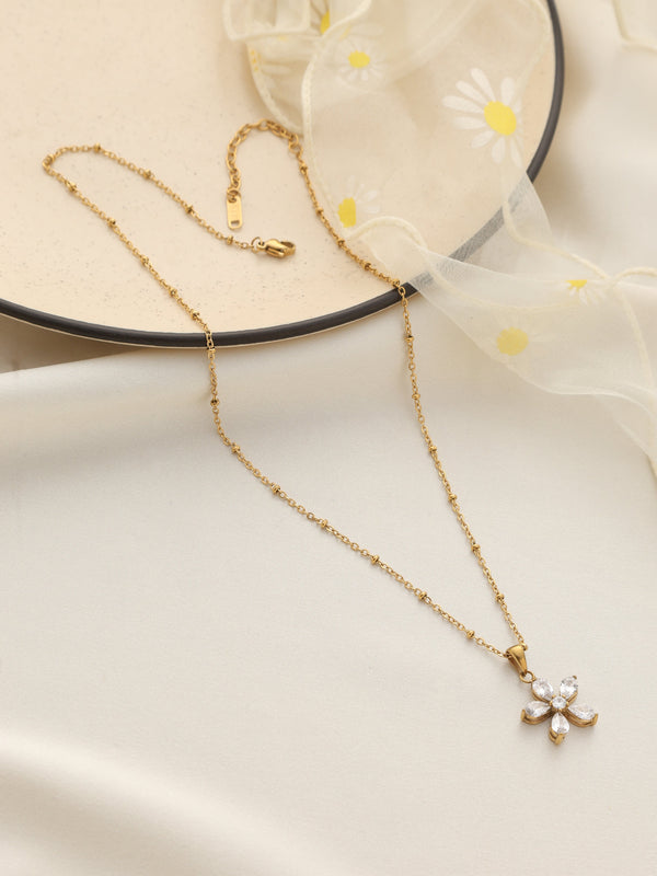 Classic Daisy Necklace