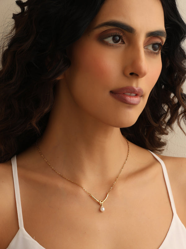 Twisted Pearl Pendant Necklace